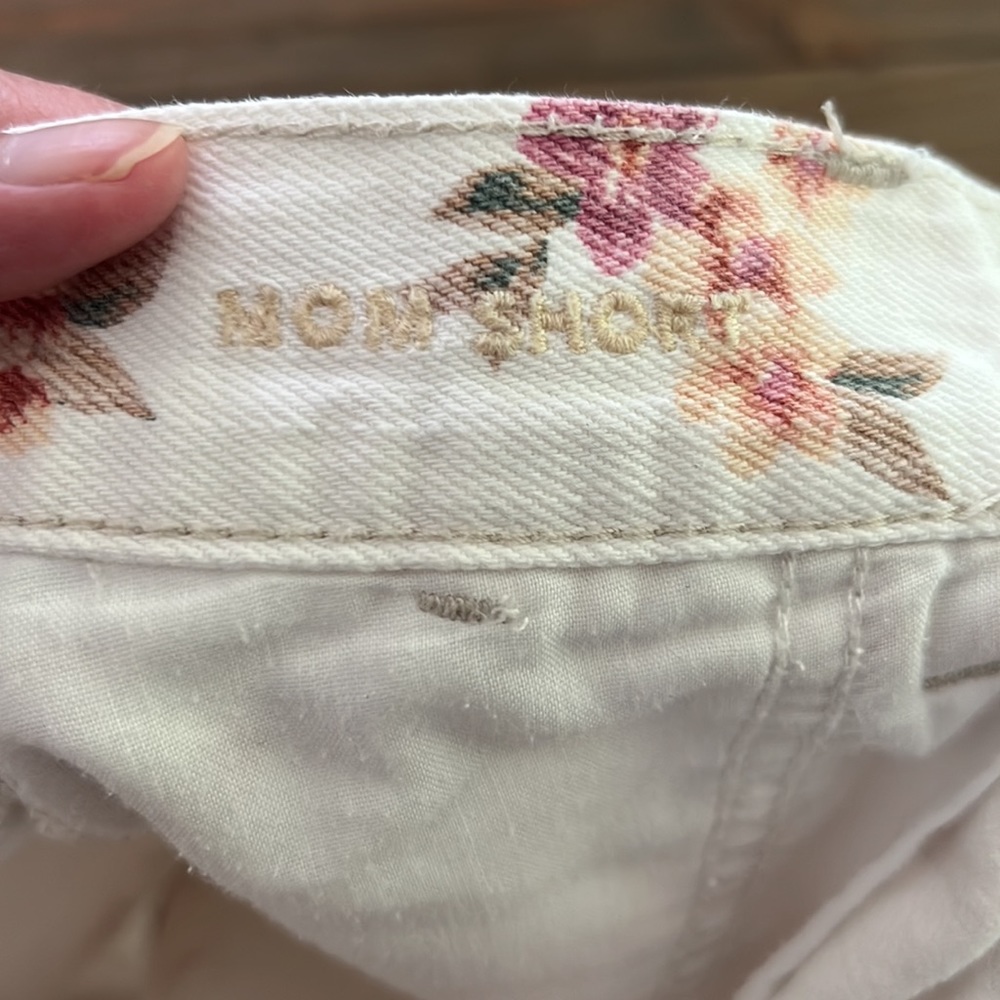 American Eagle White Floral High Waisted Mom Shorts 2 - Picture 4 of 5
